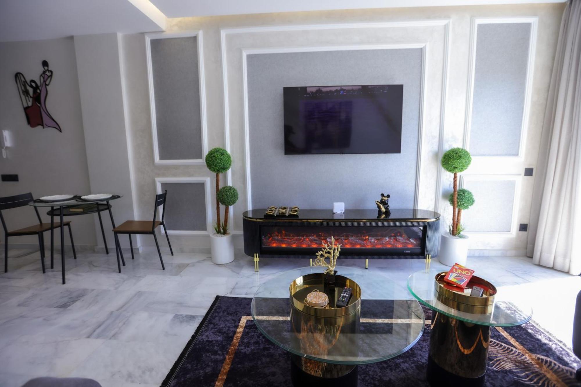 Modern Cozy Ghandi District Apartment